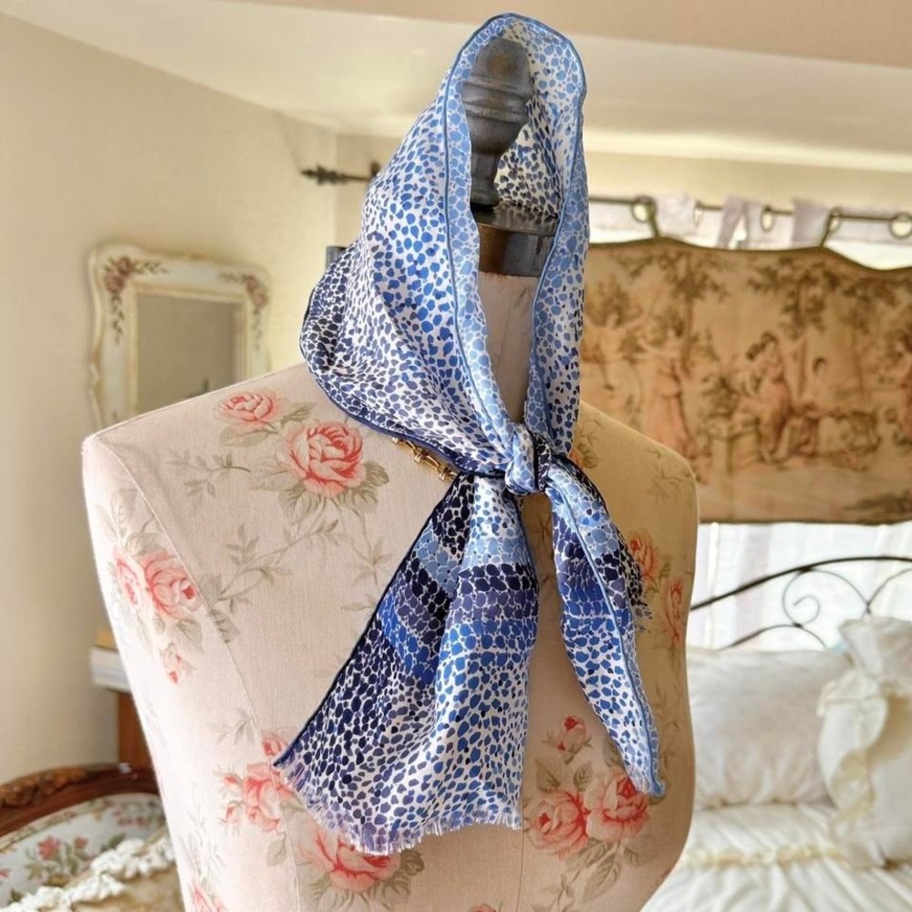 vintage blue‎ scarf